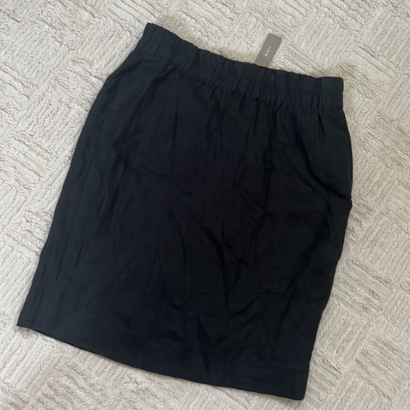 J. Crew Pull-on linen skirt with pockets fully lined NWT Size Small
Style AO792 - Picture 2 of 14